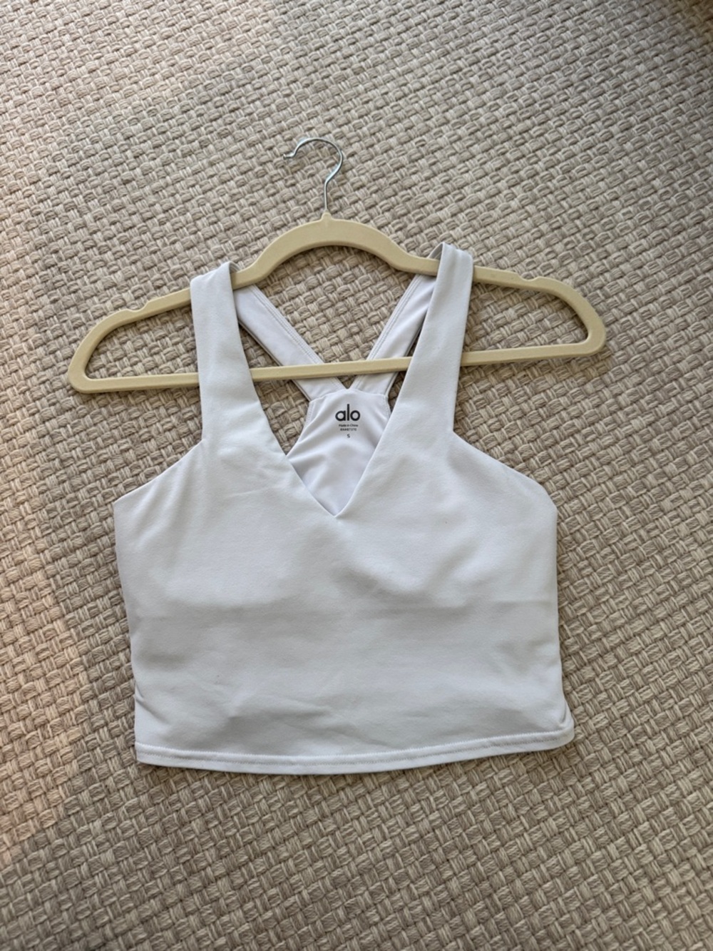 Alo airbrush White V-Neck Cropped Sports Bra Tank